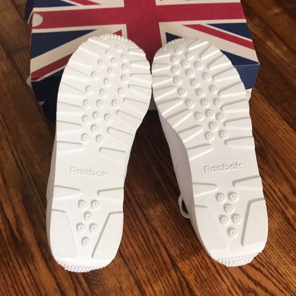 Classic white reebok shoes, brand new in the box!! - Picture 4 of 7